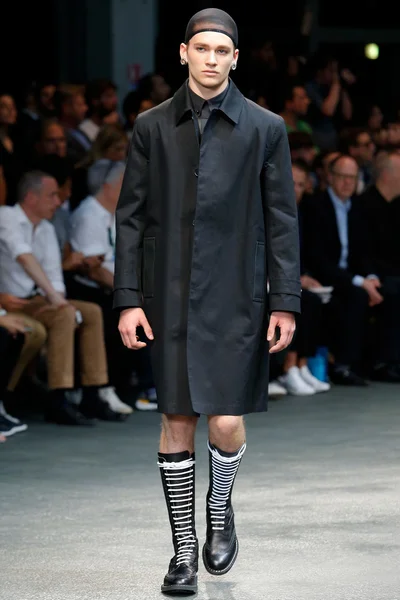 Look 11